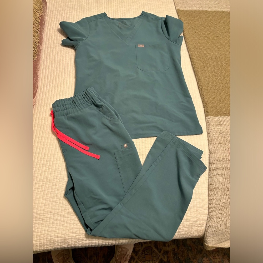 Figs scrubs